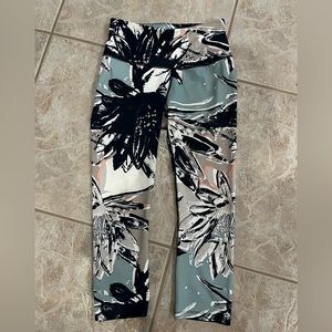 Apana Workout Capri Leggings